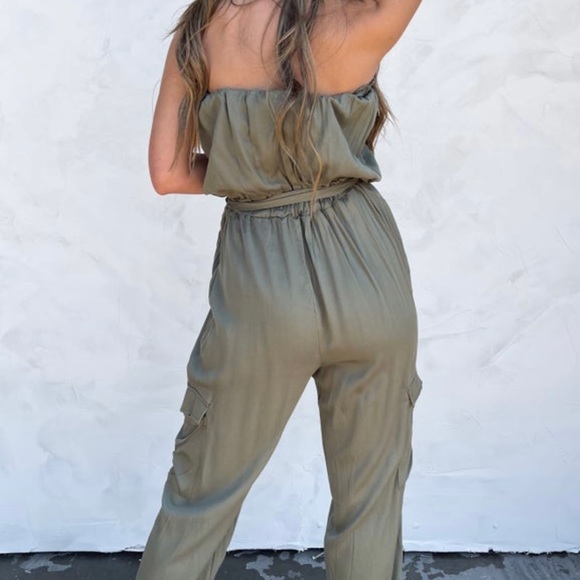 ⭐️⭐️⭐️⭐️⭐️olive strapless cargo jumpsuit 🔥🔥🔥 - Picture 7 of 7